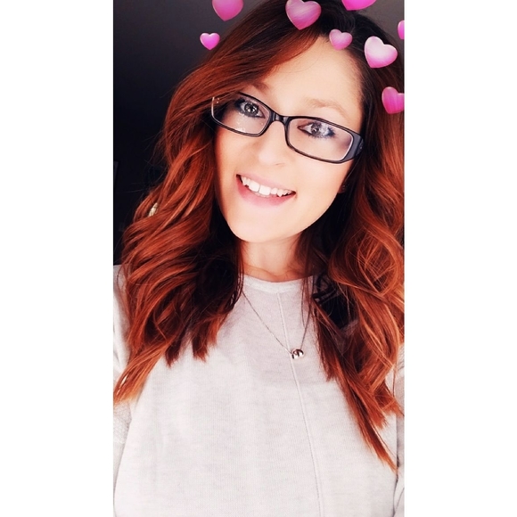 Meet your Posher, Elysa - Picture 1 of 1